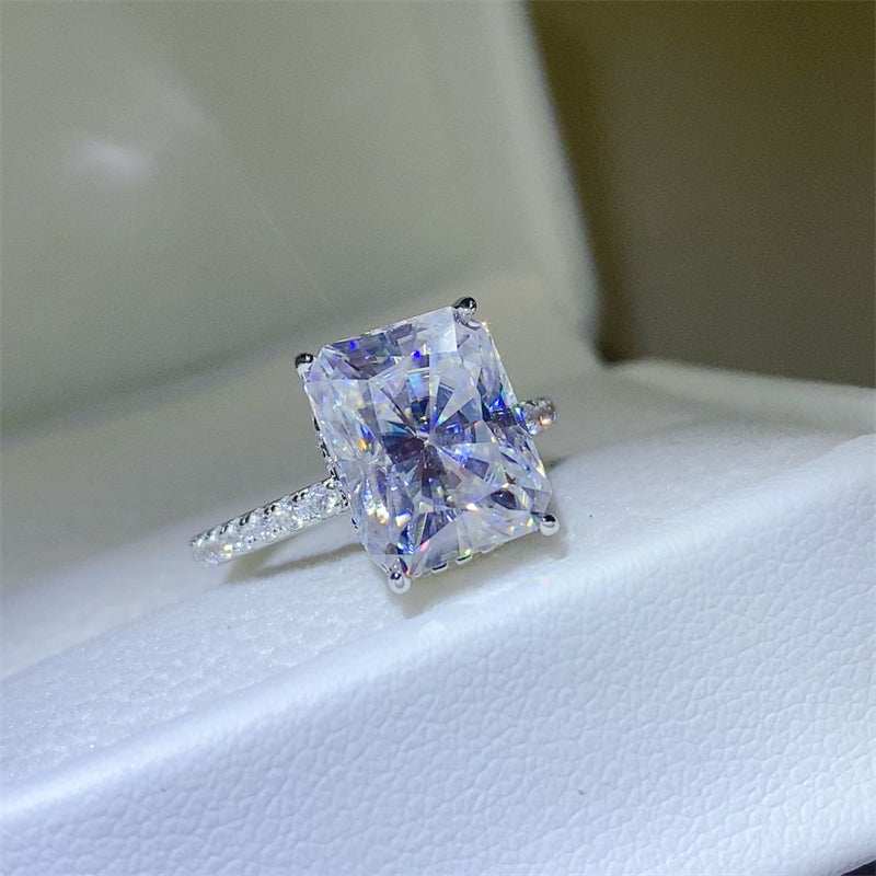 5 Carat Moissanite Zircon 925 Sterling Silver RingExpress Global Mart  Pieces: 1-piece
Includes: Moissanite jewelry over 0.3 carats includes a certificate of stone properties. Limited warranty included, please contact us for any issues 5 Carat Moissanite Zircon 925 Sterling Silver RingTrendsi