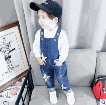 Toddler wearing IENENS denim overalls jumpsuit, stylish and comfortable toddlers' jeans outfit.