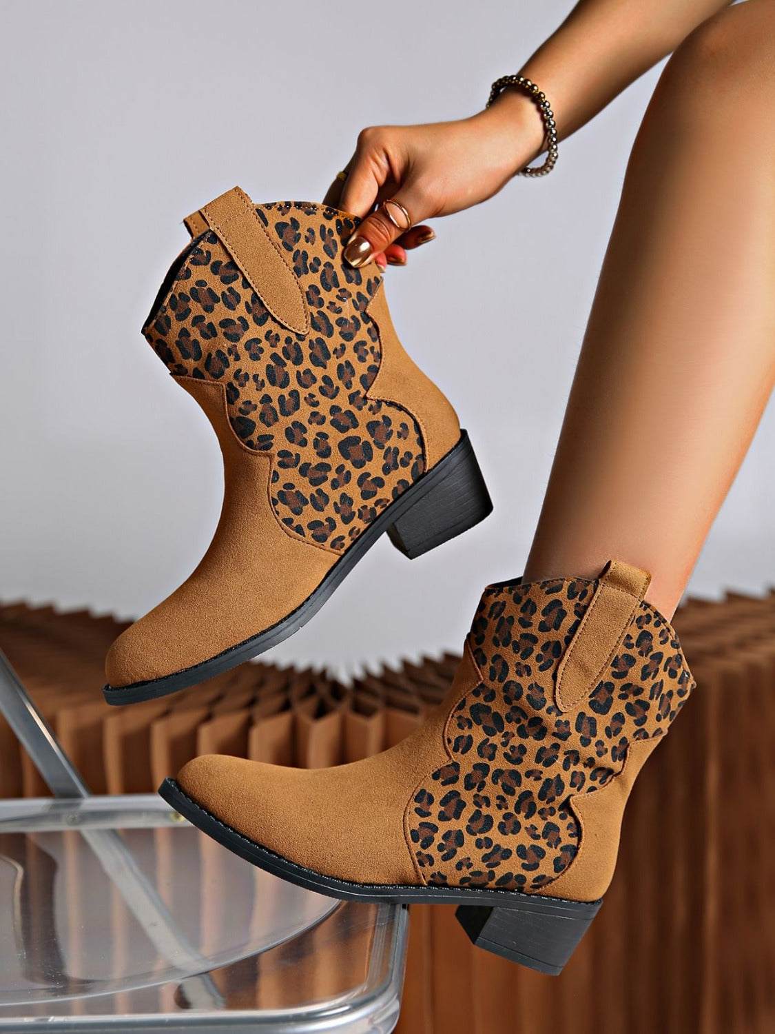 Leopard Suede Block Heel BootsExpress Global Mart  Includes: Box not included
Heel height: Low heels
Material: Elastomer, Suede
Imported


Size
Foot length


35(US4)
8.8


36(US5)
9


37(US6)
9.2


38(US7)
9.4


39(ULeopard Suede Block Heel BootsTrendsi