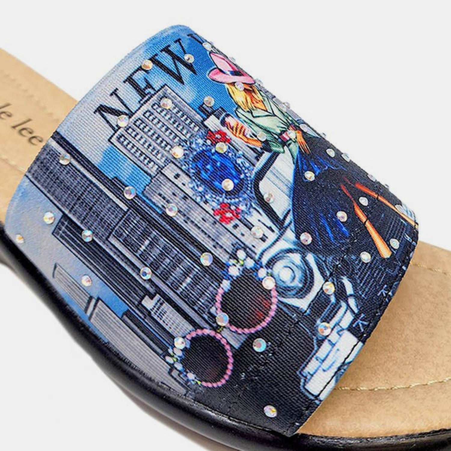 Nicole Lee USA Rhinestone Decor Wedge SlipperExpress Global Mart  Upgrade your warm-weather style and slip into our flexible and elegantly embellished slippers with a cork-inspired lining for summer vibes.
Heel height: Mid heels
MaNicole Lee USA Rhinestone Decor Wedge SlipperTrendsi