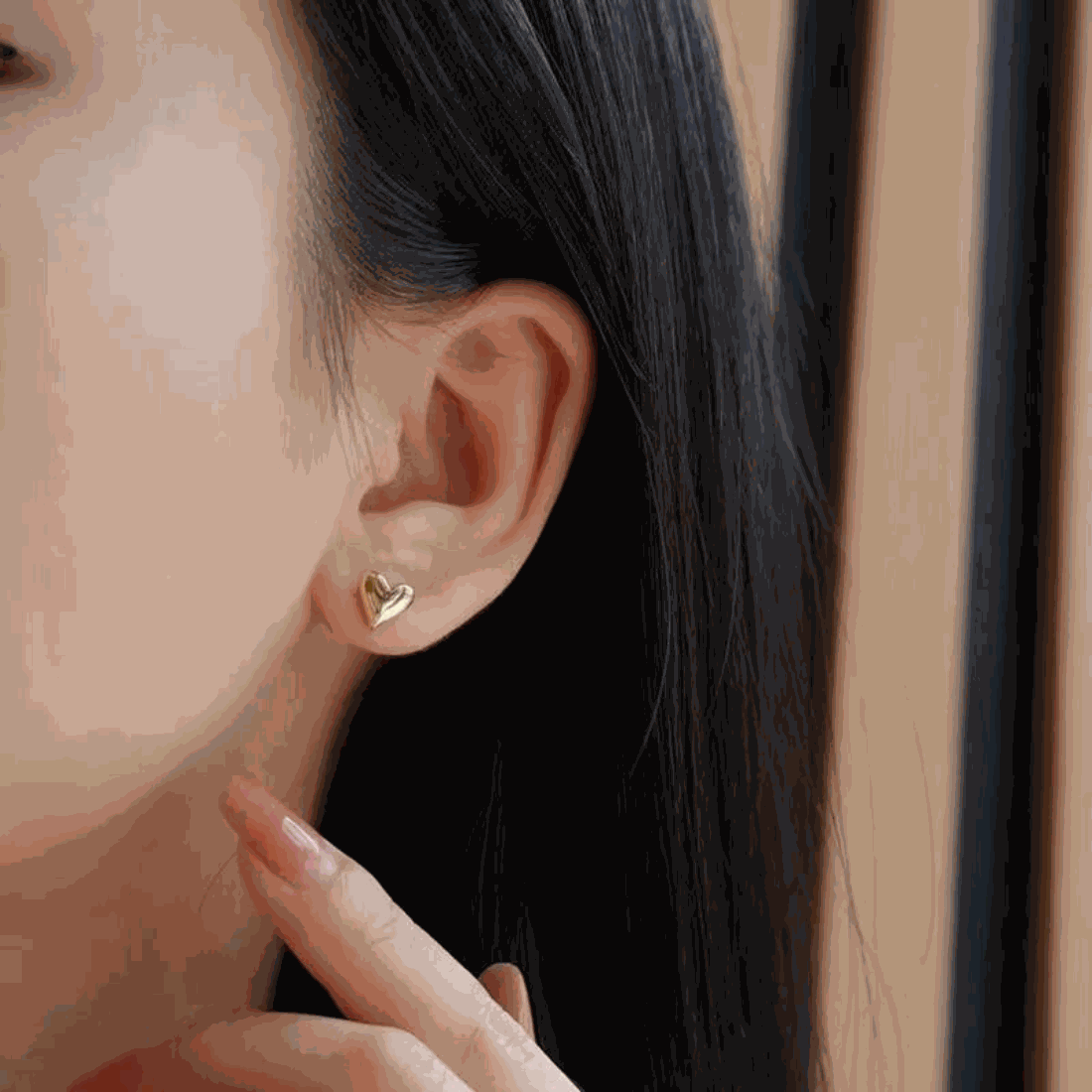 Original 18k Gold Stud EarringExpress Global Mart  fine_jewleryProduct Description
Indulge in the luxury of genuine gold with our Original 18k Gold Stud Earrings. These exquisite heart-shaped earrings are a timeless addition to Original 18k Gold Stud EarringCartifind