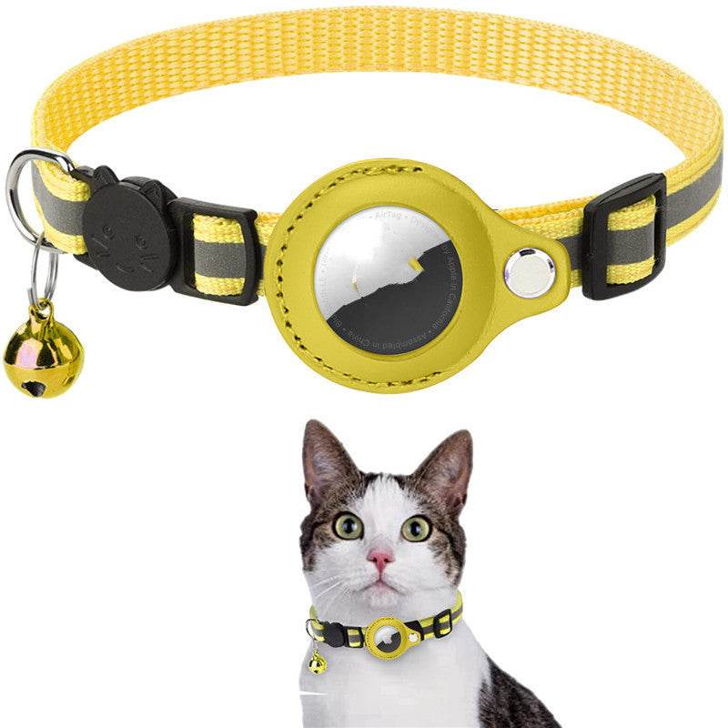 Reflective waterproof holder case for Airtag on nylon collar, suitable for cats and dogs.