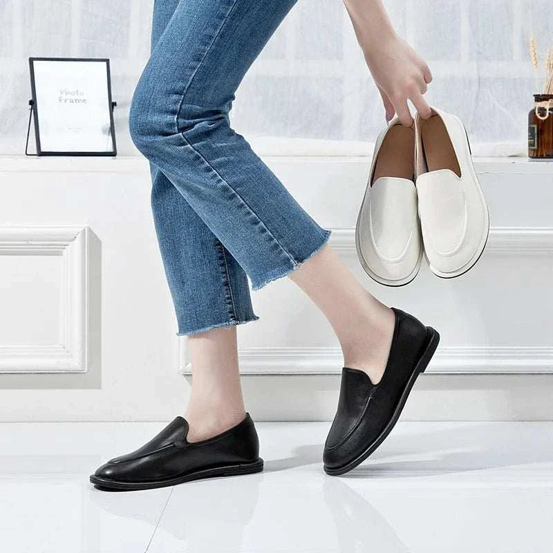 Round Toe LoafersExpress Global Mart  Product Description
Discover the perfect blend of style and comfort with these Women’s Round Toe Loafers. Designed for the modern woman, these flats are crafted fromWomen’s Round Toe LoafersDSers