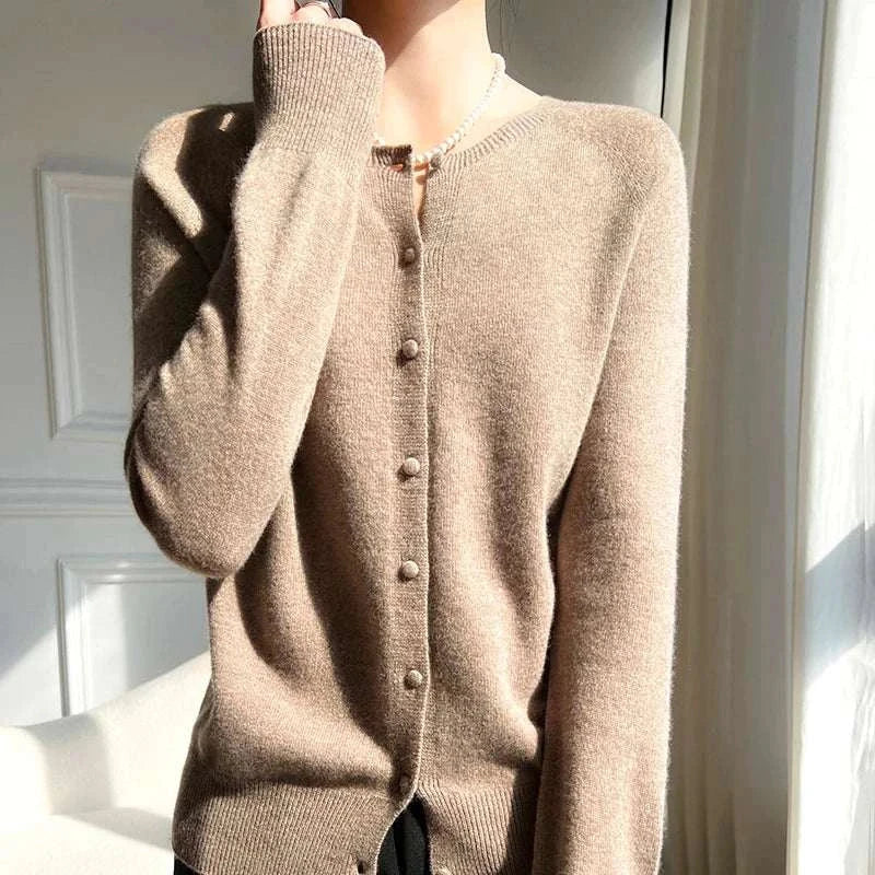 100% Wool Cardigans SweaterExpress Global Mart  Product Description
Wrap yourself in cozy comfort with this 100% Wool Cardigan Sweater, designed to keep you warm and stylish throughout autumn and winter. Made from100% Wool Cardigans SweaterDSers