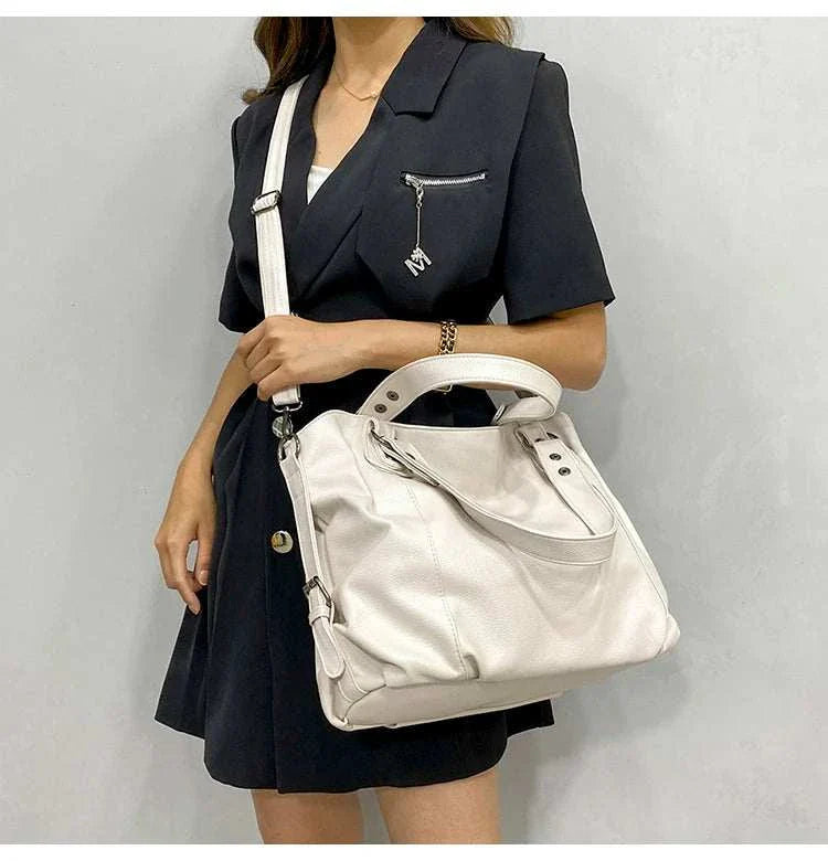 Retro Roomy Shoulder BagExpress Global Mart  Product Description
Introducing the Retro Roomy Shoulder Bag, the perfect blend of style and practicality for the modern woman. This casual tote bag is designed to kRetro Roomy Shoulder BagDSers