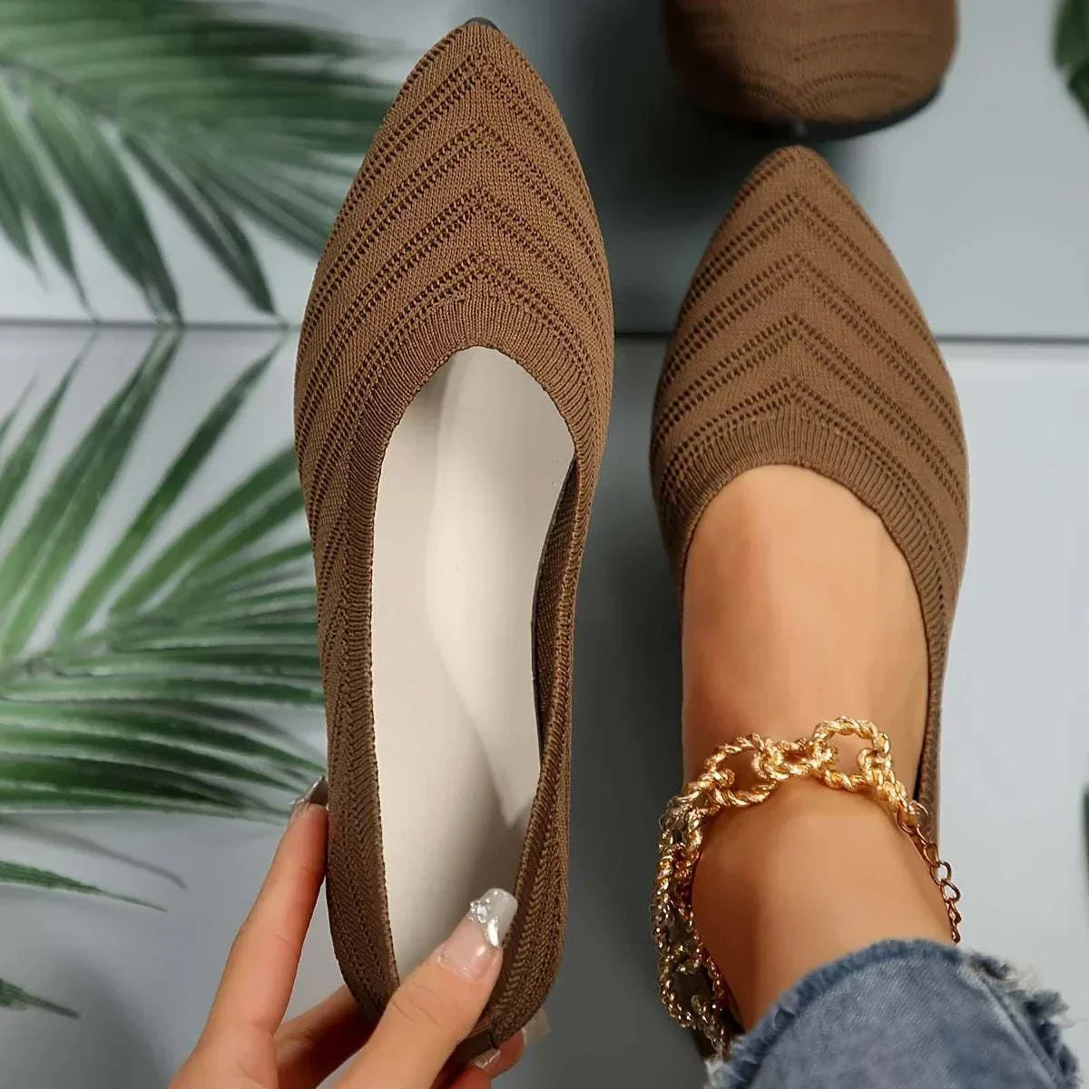 Women Pointed Flat ShoesExpress Global Mart  Product Description
Step into summer with confidence in the Women Pointed Flat Shoes, designed for casual elegance and unparalleled comfort. These loafers feature a Women Pointed Flat ShoesDSers