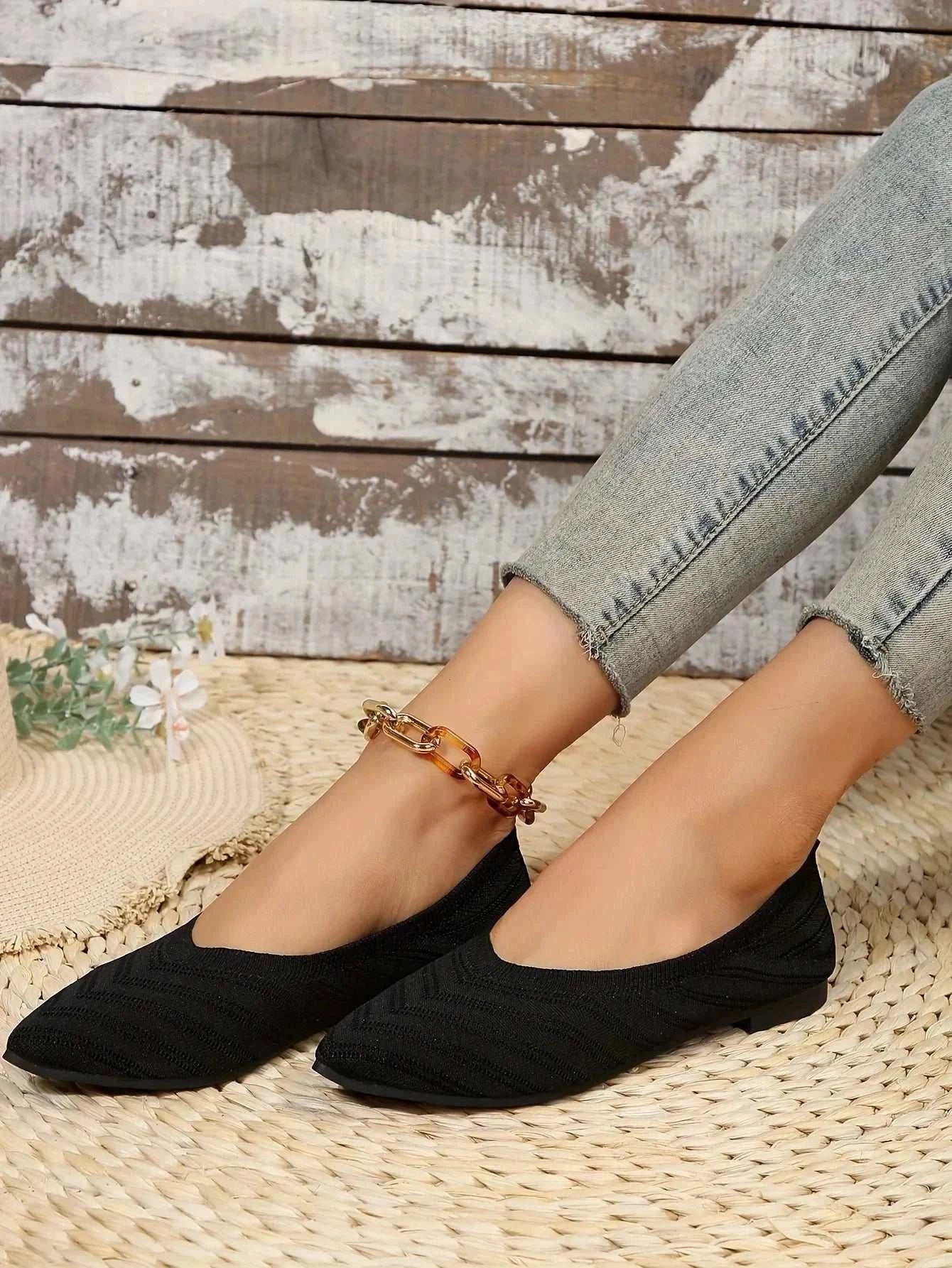 Women Pointed Flat ShoesExpress Global Mart  Product Description
Step into summer with confidence in the Women Pointed Flat Shoes, designed for casual elegance and unparalleled comfort. These loafers feature a Women Pointed Flat ShoesDSers