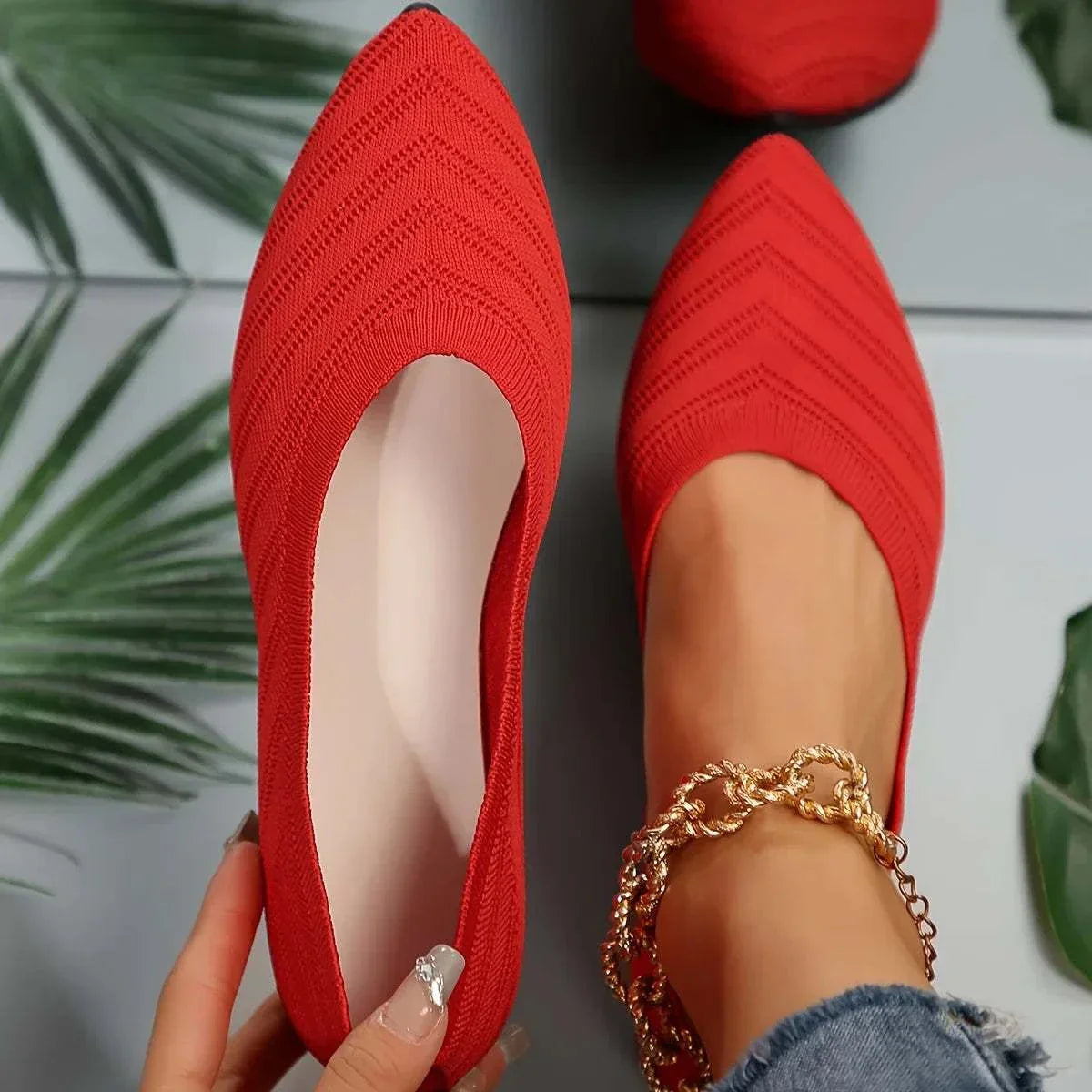 Women Pointed Flat ShoesExpress Global Mart  Product Description
Step into summer with confidence in the Women Pointed Flat Shoes, designed for casual elegance and unparalleled comfort. These loafers feature a Women Pointed Flat ShoesDSers