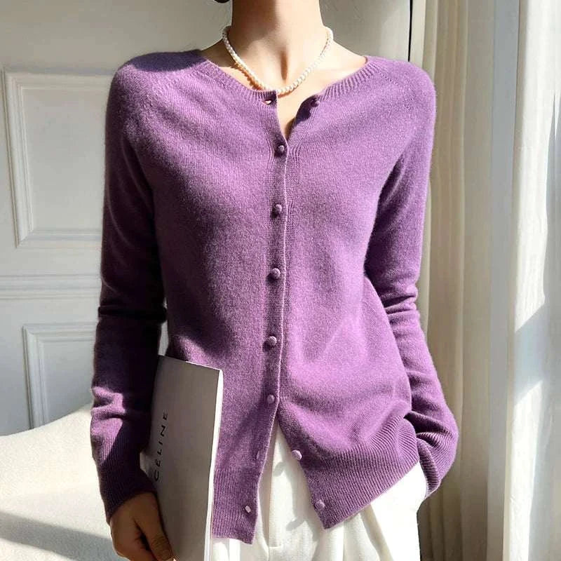 100% Wool Cardigans SweaterExpress Global Mart  Product Description
Wrap yourself in cozy comfort with this 100% Wool Cardigan Sweater, designed to keep you warm and stylish throughout autumn and winter. Made from100% Wool Cardigans SweaterDSers