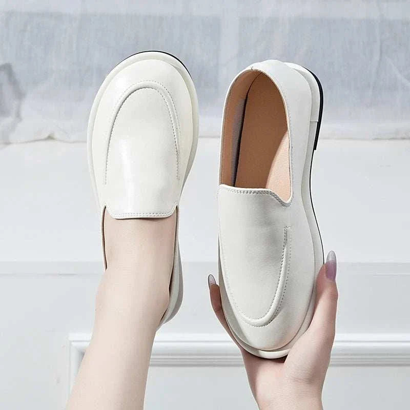 Round Toe LoafersExpress Global Mart  Product Description
Discover the perfect blend of style and comfort with these Women’s Round Toe Loafers. Designed for the modern woman, these flats are crafted fromWomen’s Round Toe LoafersDSers