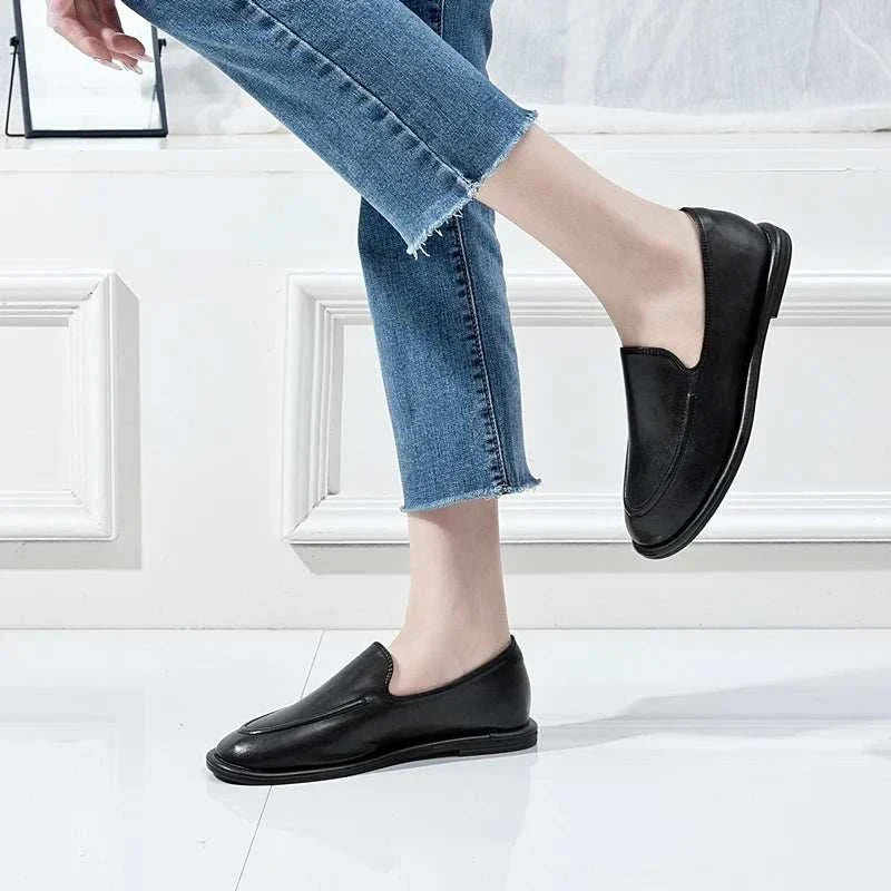 Round Toe LoafersExpress Global Mart  Product Description
Discover the perfect blend of style and comfort with these Women’s Round Toe Loafers. Designed for the modern woman, these flats are crafted fromWomen’s Round Toe LoafersDSers