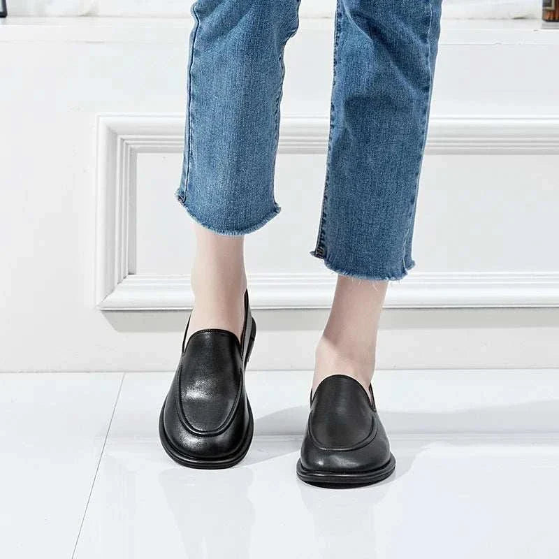 Round Toe LoafersExpress Global Mart  Product Description
Discover the perfect blend of style and comfort with these Women’s Round Toe Loafers. Designed for the modern woman, these flats are crafted fromWomen’s Round Toe LoafersDSers