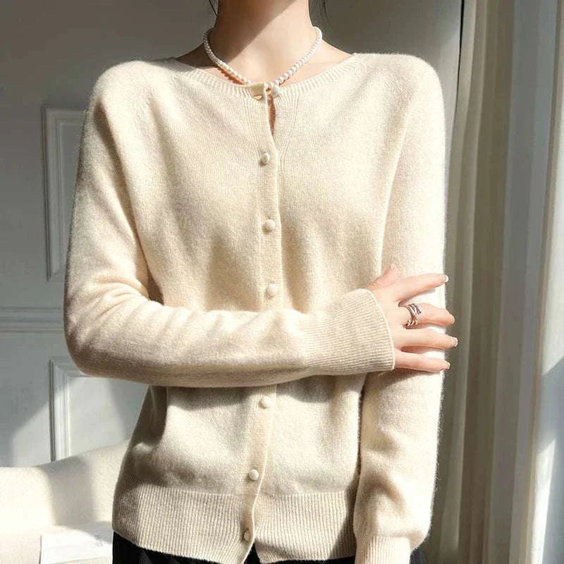 100% Wool Cardigans SweaterExpress Global Mart  Product Description
Wrap yourself in cozy comfort with this 100% Wool Cardigan Sweater, designed to keep you warm and stylish throughout autumn and winter. Made from100% Wool Cardigans SweaterDSers