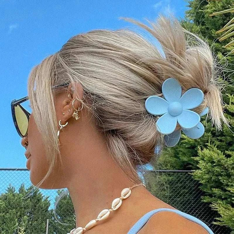 Flower Hair ClipsExpress Global Mart  Vintage Flower Hair Clips - Bloom with Elegance
Elevate your hairstyle with our exquisite Vintage Flower Hair Clips, meticulously handcrafted to infuse your look witFlower Hair ClipsDSers