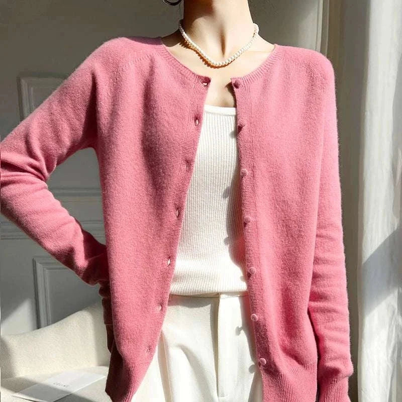 100% Wool Cardigans SweaterExpress Global Mart  Product Description
Wrap yourself in cozy comfort with this 100% Wool Cardigan Sweater, designed to keep you warm and stylish throughout autumn and winter. Made from100% Wool Cardigans SweaterDSers