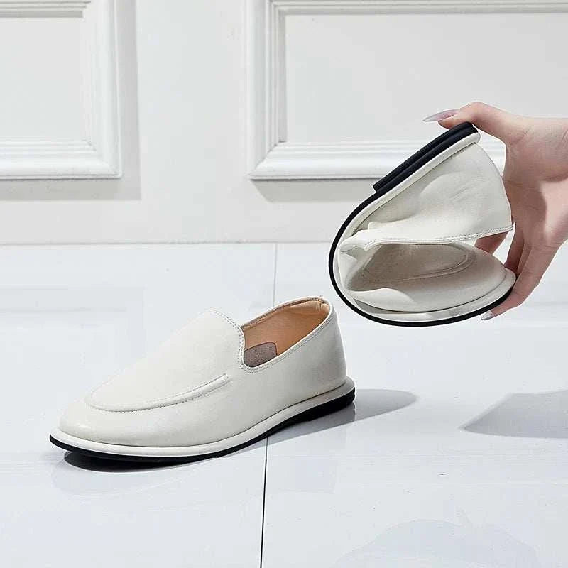 Round Toe LoafersExpress Global Mart  Product Description
Discover the perfect blend of style and comfort with these Women’s Round Toe Loafers. Designed for the modern woman, these flats are crafted fromWomen’s Round Toe LoafersDSers