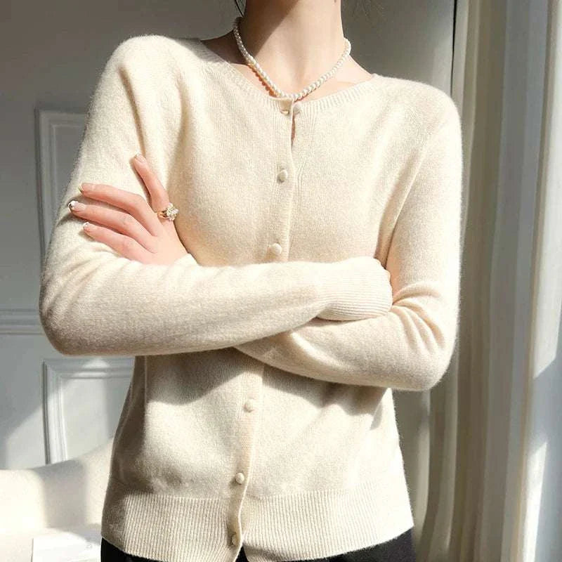 100% Wool Cardigans SweaterExpress Global Mart  Product Description
Wrap yourself in cozy comfort with this 100% Wool Cardigan Sweater, designed to keep you warm and stylish throughout autumn and winter. Made from100% Wool Cardigans SweaterDSers