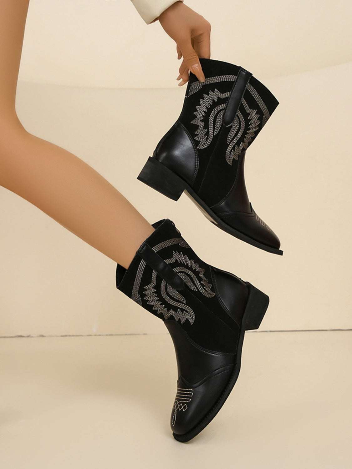 Embroidered PU Leather Block Heel BootsExpress Global Mart  Includes: Box not included
Heel height: Low heels
Material: Elastomer, PU
Imported


Size
Foot length


35(US4)
8.8


36(US5)
9


37(US6)
9.2


38(US7)
9.4


39(US8)Embroidered PU Leather Block Heel BootsTrendsi