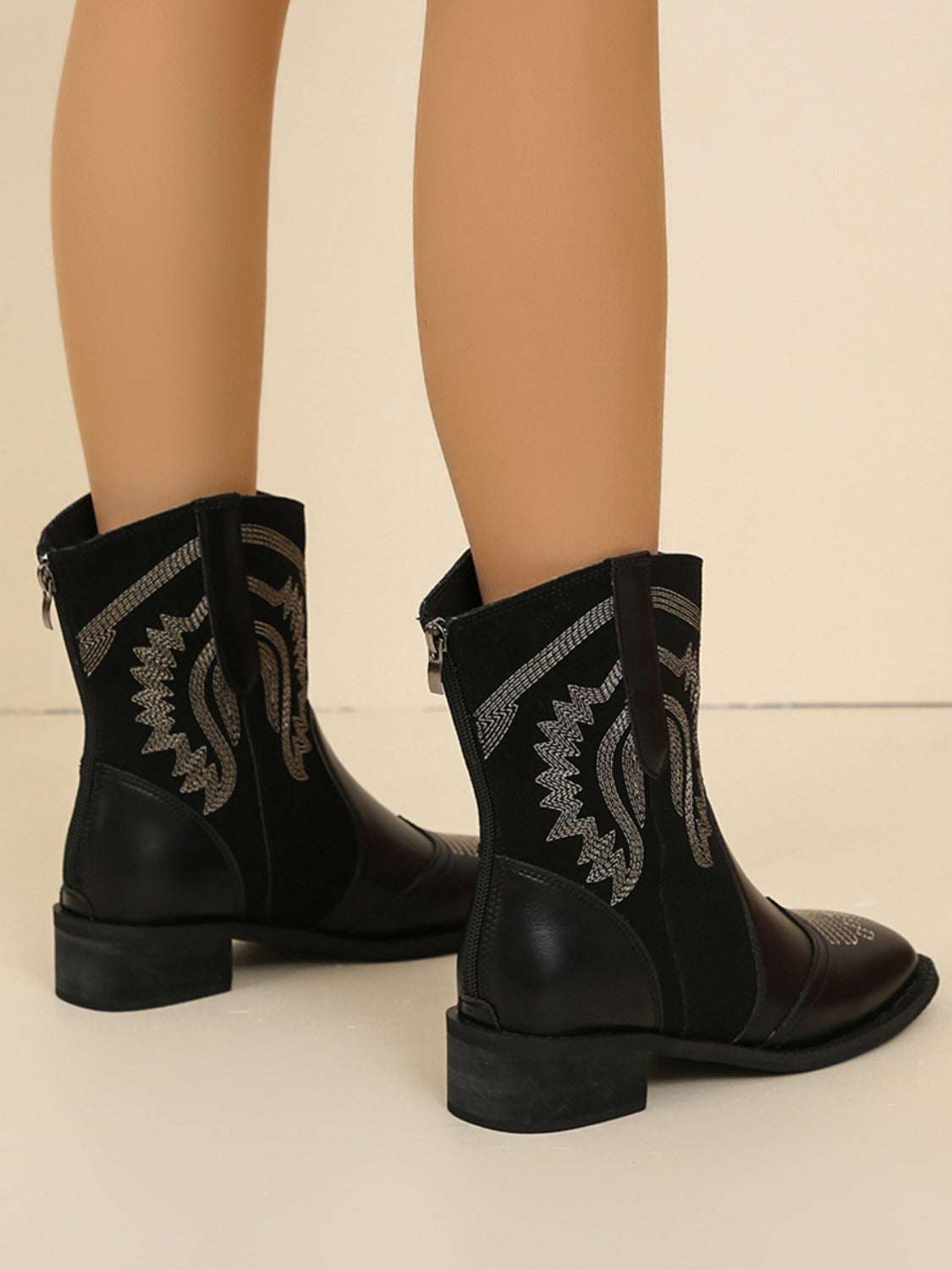 Embroidered PU Leather Block Heel BootsExpress Global Mart  Includes: Box not included
Heel height: Low heels
Material: Elastomer, PU
Imported


Size
Foot length


35(US4)
8.8


36(US5)
9


37(US6)
9.2


38(US7)
9.4


39(US8)Embroidered PU Leather Block Heel BootsTrendsi